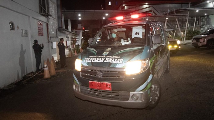 Korban Kecelakaan Bus di Sumsel Dievakuasi ke Rumah Sakit untuk Proses Identifikasi